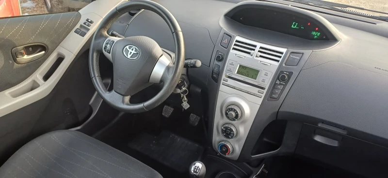 Toyota Yaris, снимка 7 - Автомобили и джипове - 49428616