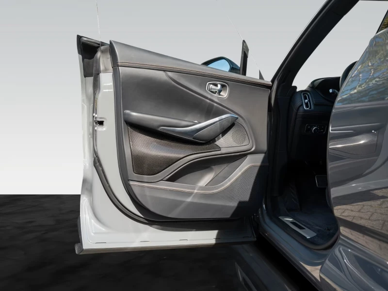 Aston Martin DBX 707 Ceramic Duotone Interior Privacy Glass , снимка 6 - Автомобили и джипове - 51512640