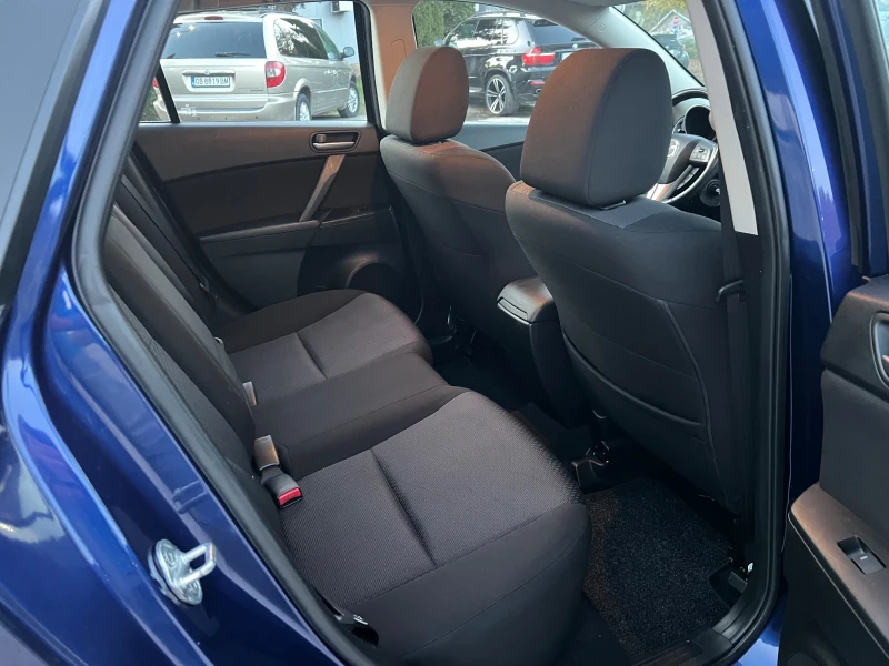 Mazda 3 2.0i АВТОМАТ ШВЕЙЦАРИЯ, снимка 7 - Автомобили и джипове - 52214637