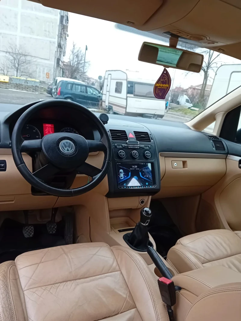 VW Touran 2.0 TDI КОЖА ПОДГРЕВ НАВИ ШИБИДАХ ТЕГЛИЧ , снимка 10 - Автомобили и джипове - 53217844