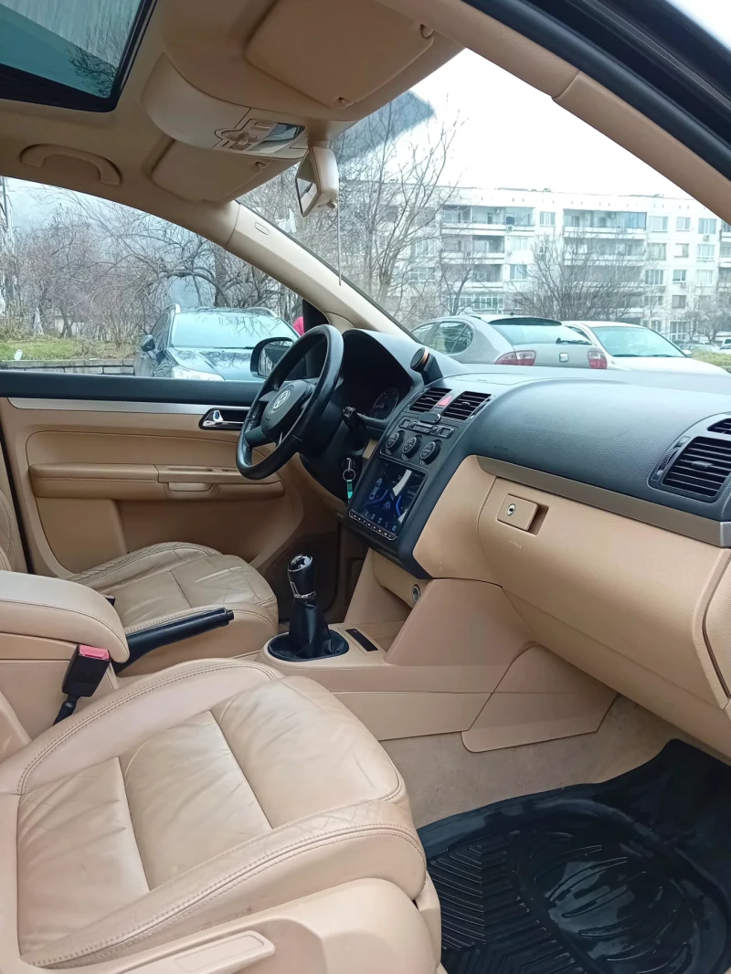 VW Touran 2.0 TDI КОЖА ПОДГРЕВ НАВИ ШИБИДАХ ТЕГЛИЧ , снимка 9 - Автомобили и джипове - 53217844