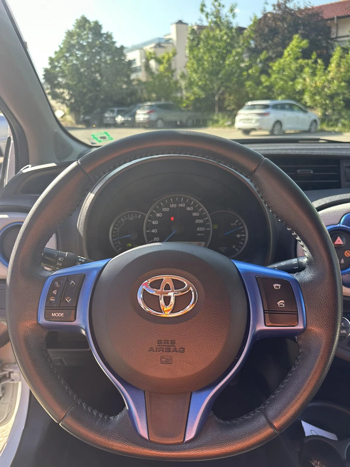 Toyota Yaris 1.5i/Hybrid/Камера/Автоматик/EURO5B - изображение 4