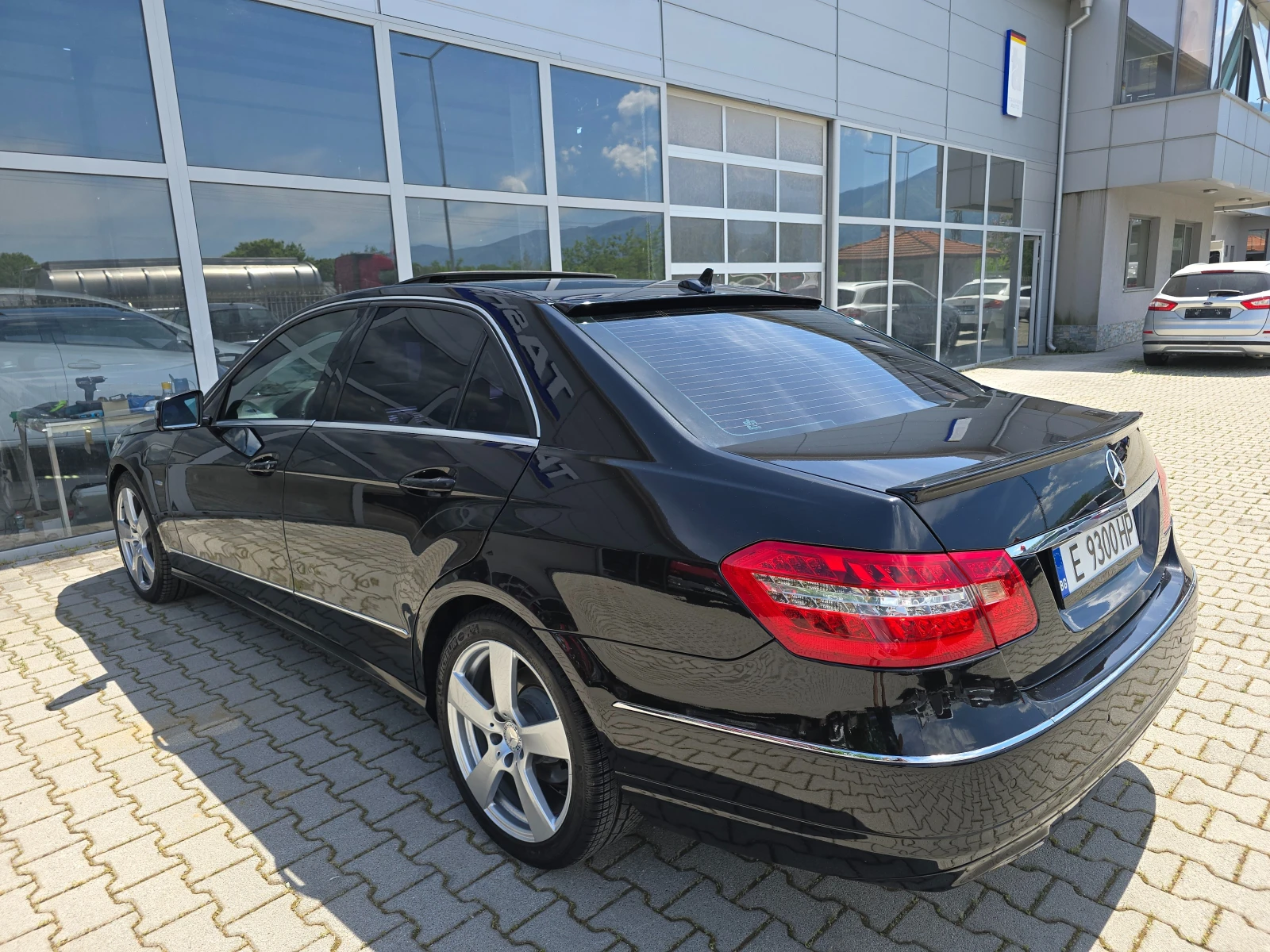 Mercedes-Benz E 350 4MATIC/МАСАЖ/КАМЕРА/ДИНАМИЧНИ СЕДАЛКИ!! - изображение 8