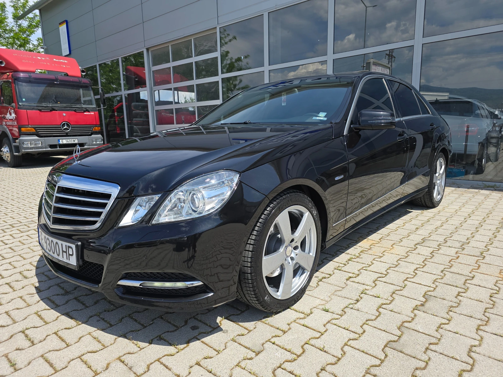 Mercedes-Benz E 350 4MATIC/МАСАЖ/КАМЕРА/ДИНАМИЧНИ СЕДАЛКИ!! - изображение 6