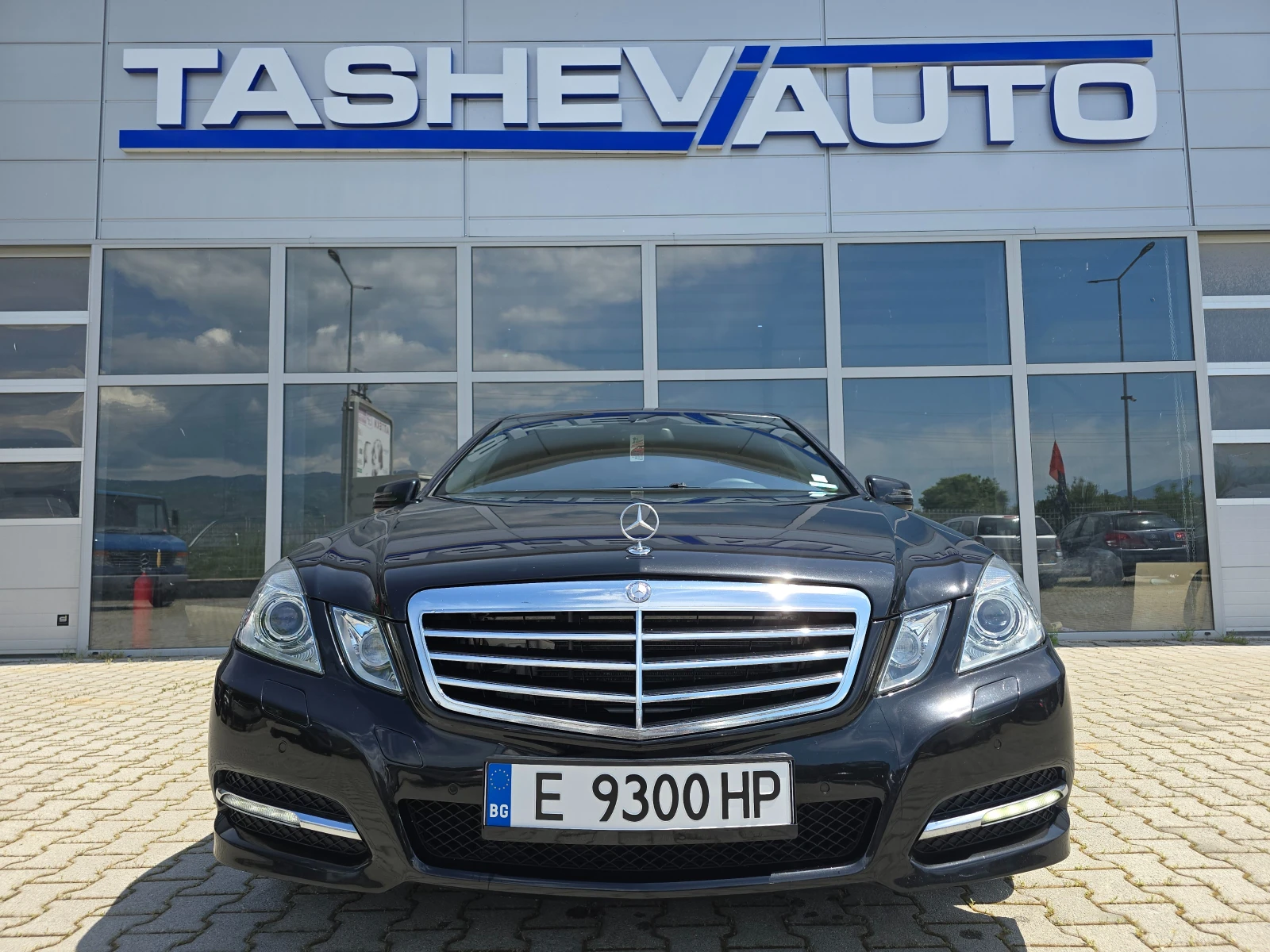 Mercedes-Benz E 350 4MATIC/МАСАЖ/КАМЕРА/ДИНАМИЧНИ СЕДАЛКИ!! - изображение 4