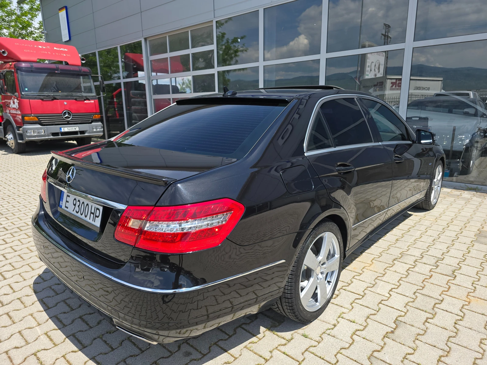 Mercedes-Benz E 350 4MATIC/МАСАЖ/КАМЕРА/ДИНАМИЧНИ СЕДАЛКИ!! - изображение 7