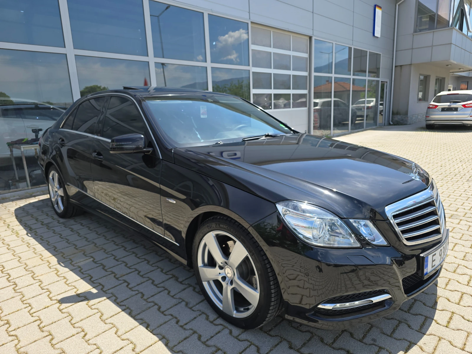 Mercedes-Benz E 350 4MATIC/МАСАЖ/КАМЕРА/ДИНАМИЧНИ СЕДАЛКИ!! - изображение 2