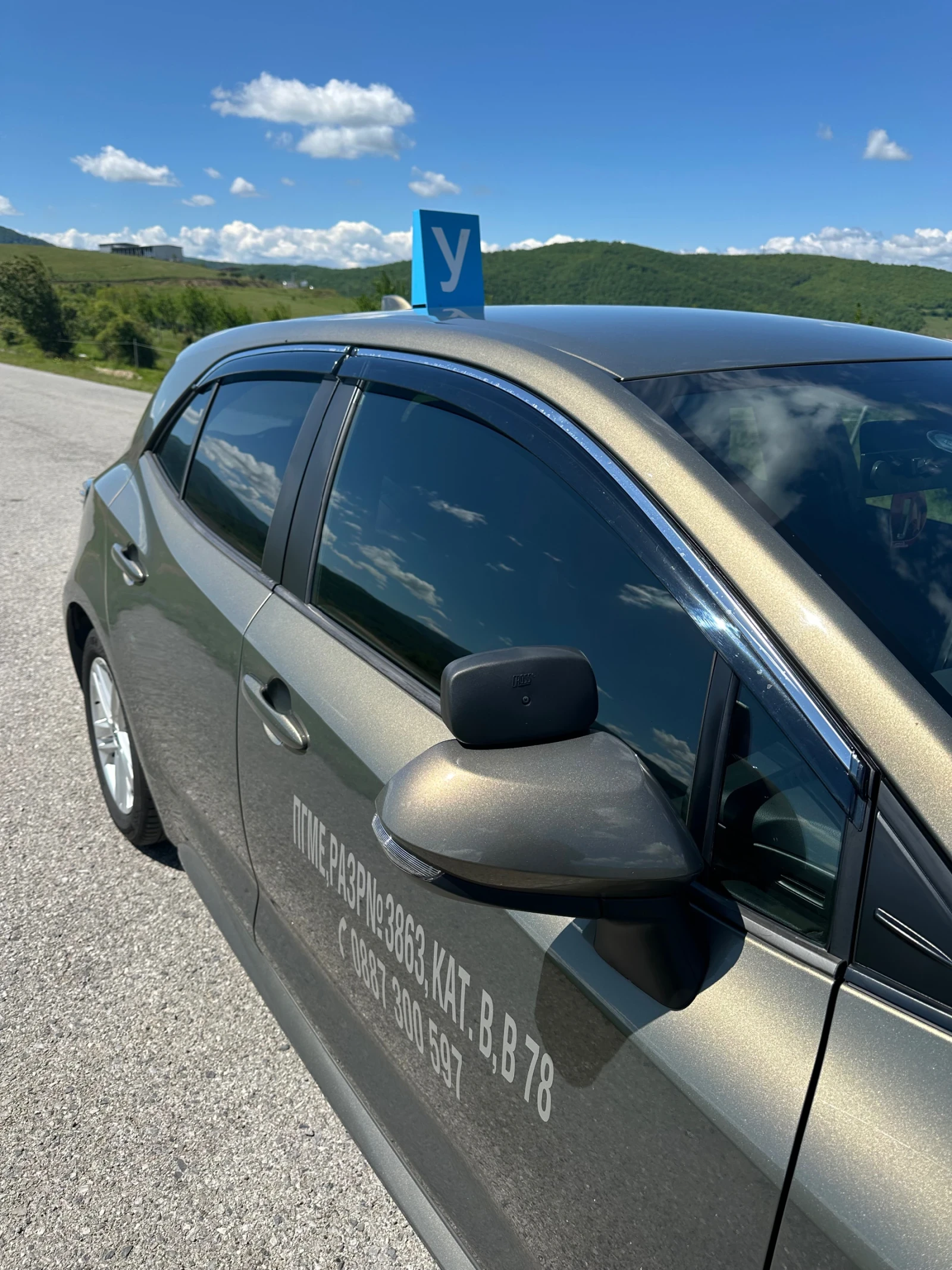 Toyota Corolla 1.8 Hybrid - изображение 8
