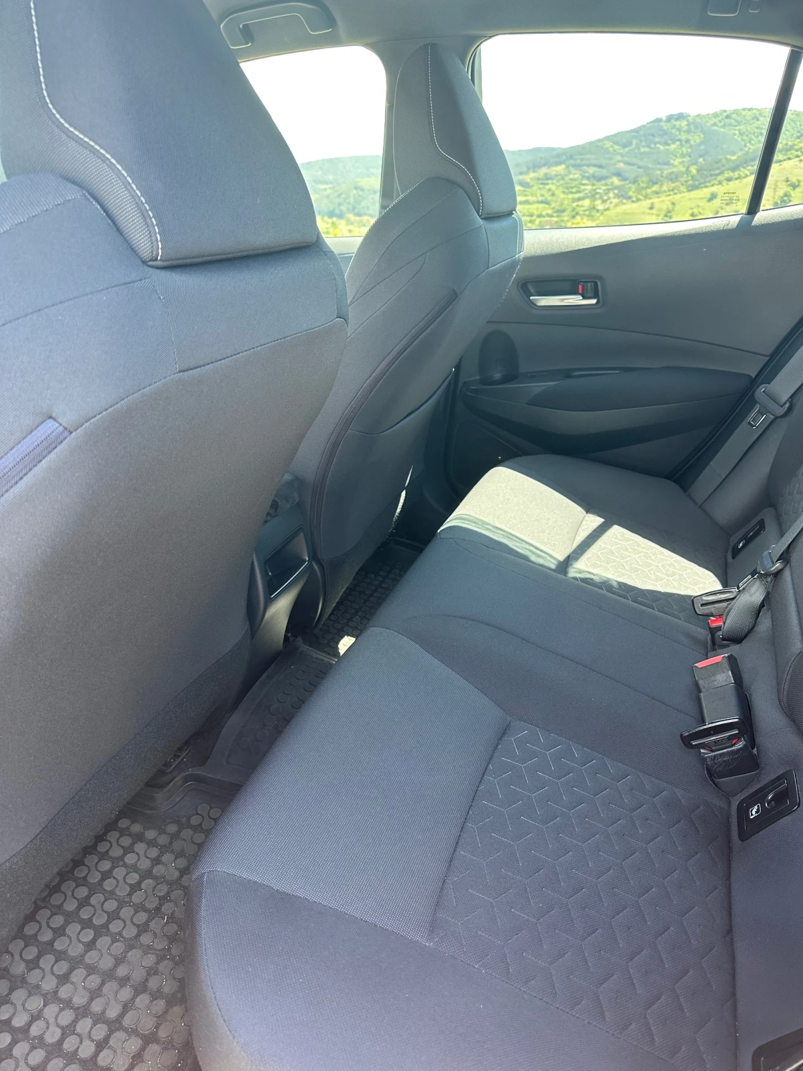 Toyota Corolla 1.8 Hybrid - изображение 4