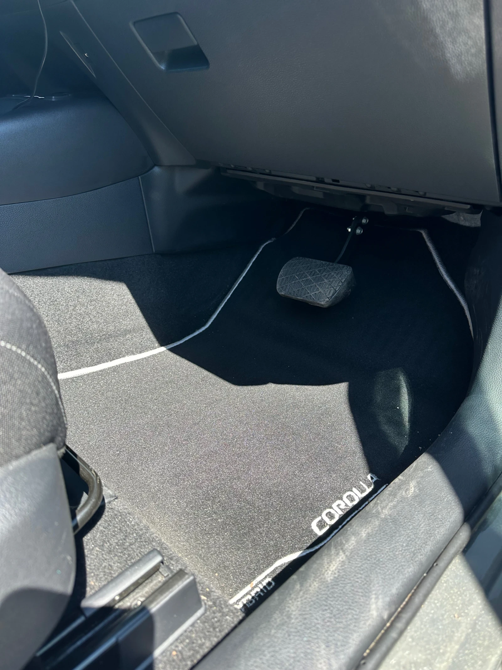 Toyota Corolla 1.8 Hybrid - изображение 2