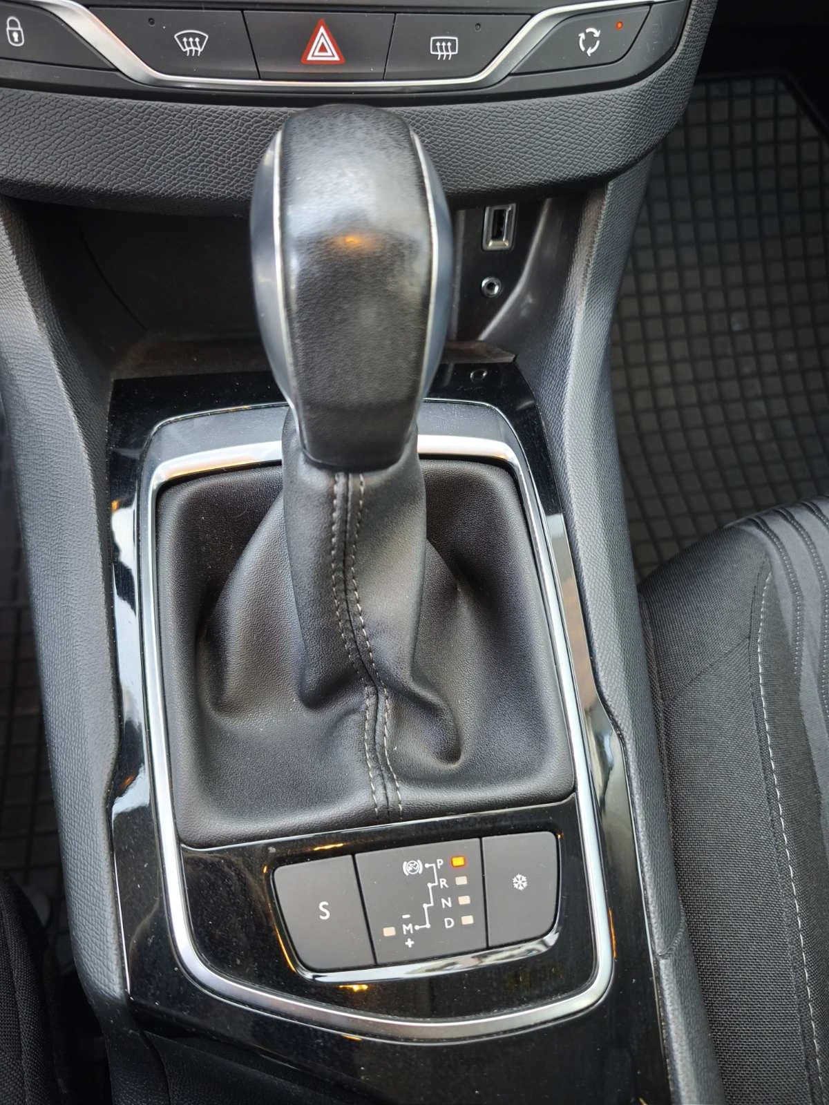 Peugeot 308   1.6 BLUEHDI AUTOMATIC - изображение 7
