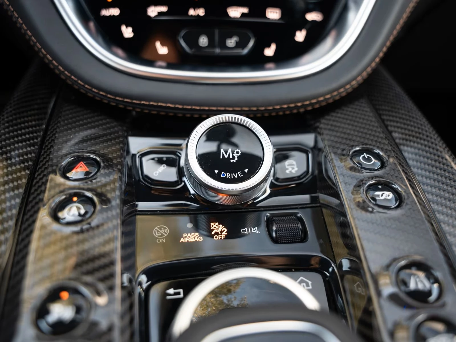 Aston Martin DBX 707 Ceramic Duotone Interior Privacy Glass  - изображение 9