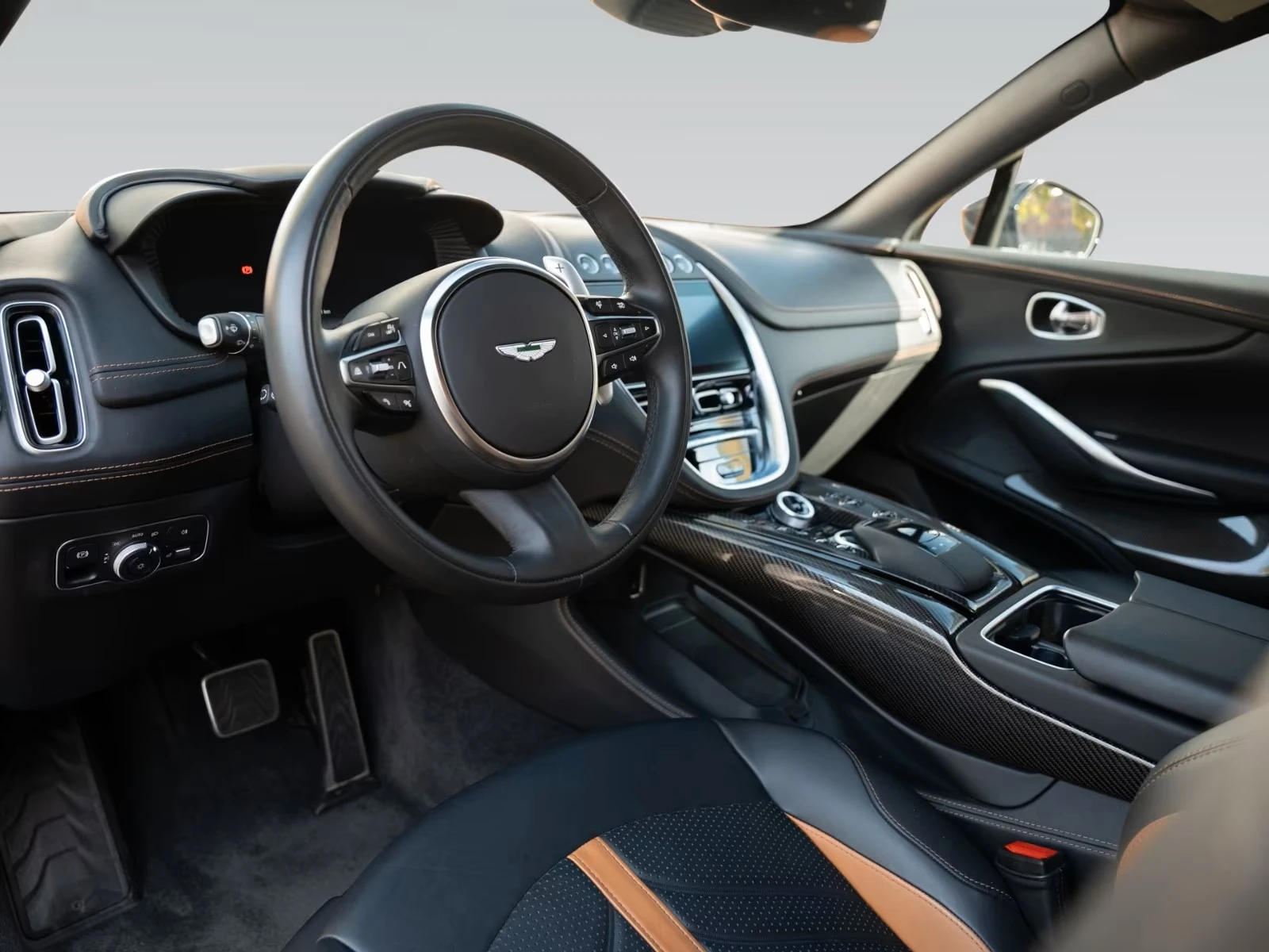 Aston Martin DBX 707 Ceramic Duotone Interior Privacy Glass  - изображение 8