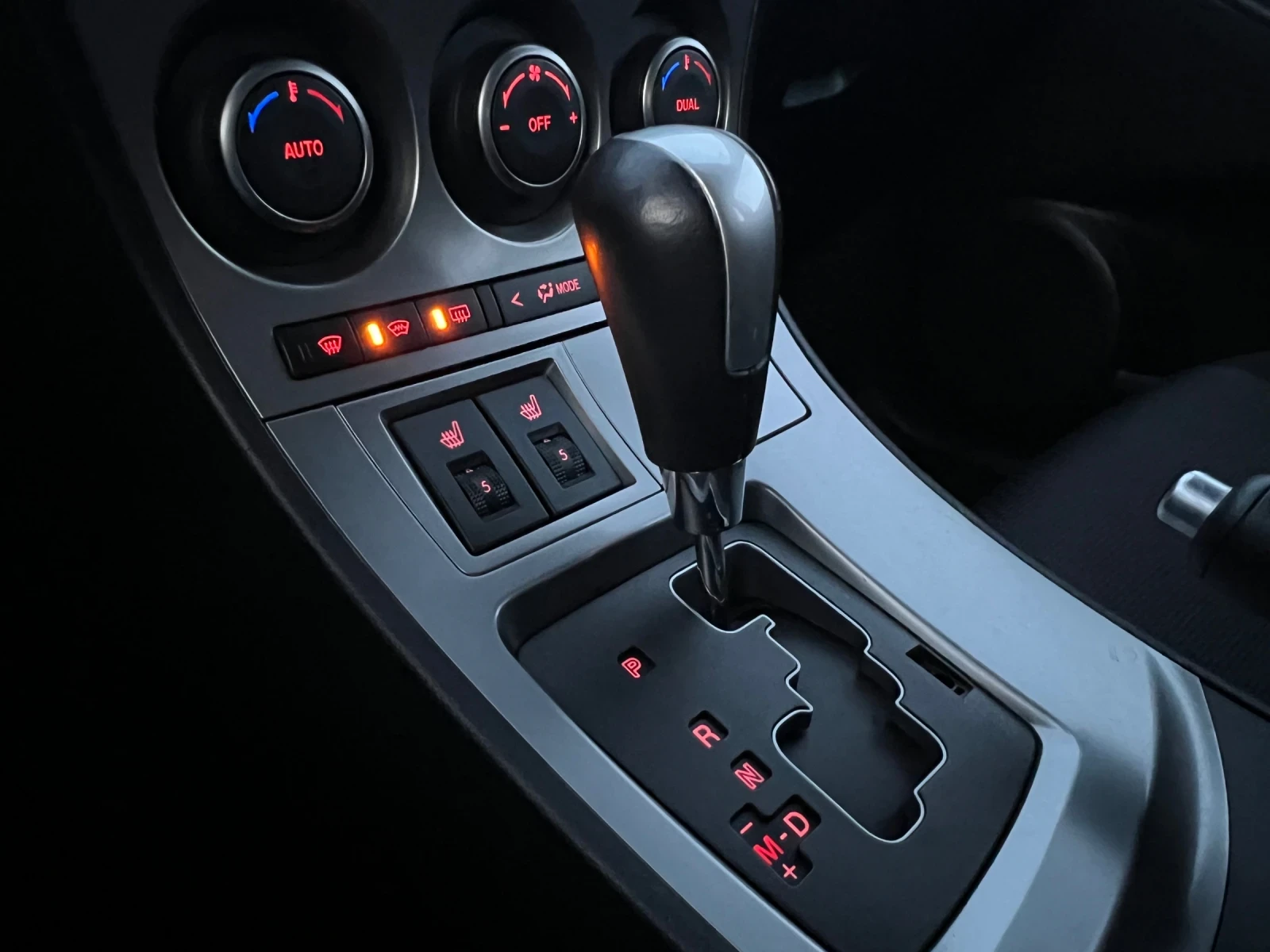 Mazda 3 2.0i   | Mobile.bg   11