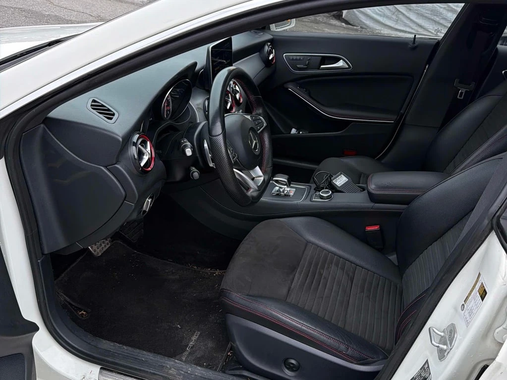 Mercedes-Benz CLA 45 AMG * CARFAX * БЕЗ ПЪРВОНАЧАЛНА ВНОСКА - изображение 5