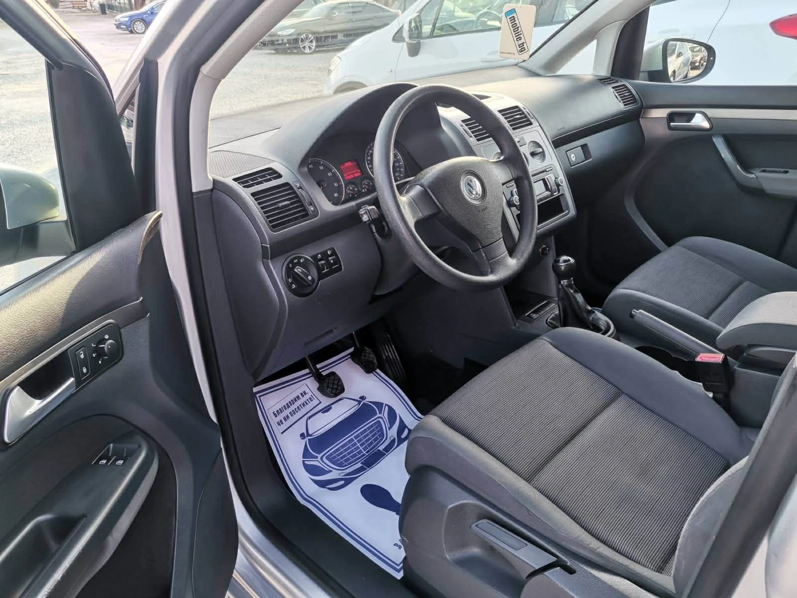 VW Touran 1.6 I 102 k.c.7-МЕСТА, снимка 7 - Автомобили и джипове - 53810400