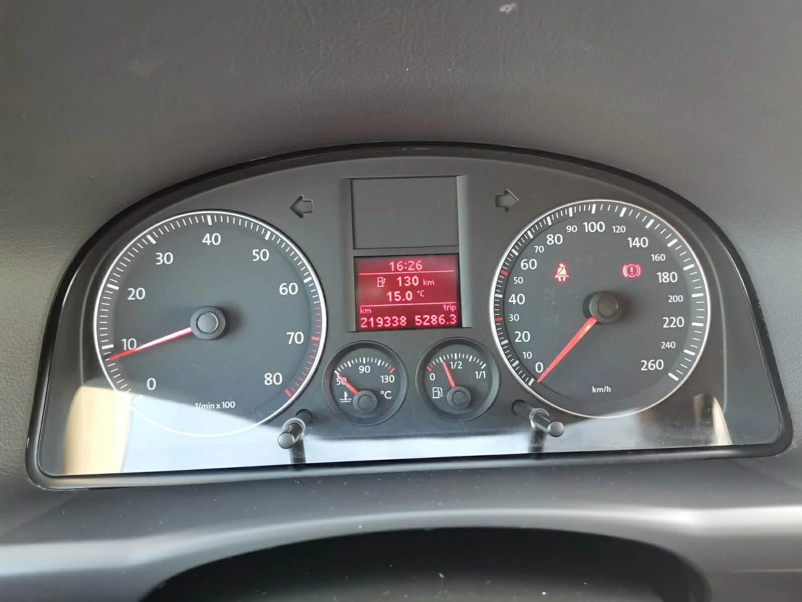 VW Touran 1.6 I 102 k.c.7-МЕСТА, снимка 8 - Автомобили и джипове - 53810400