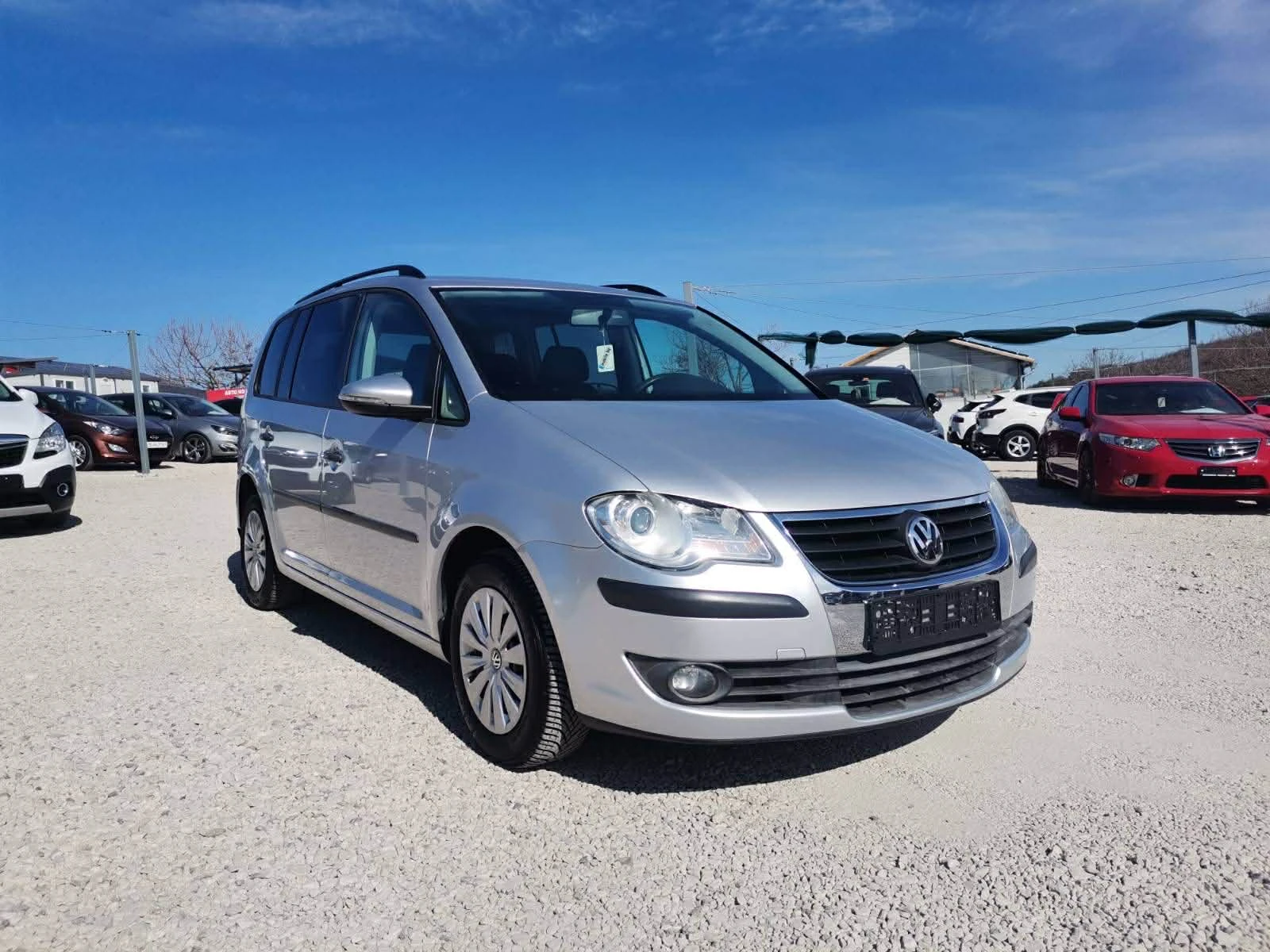 VW Touran 1.6 I 102 k.c.7-МЕСТА, снимка 3 - Автомобили и джипове - 53810400