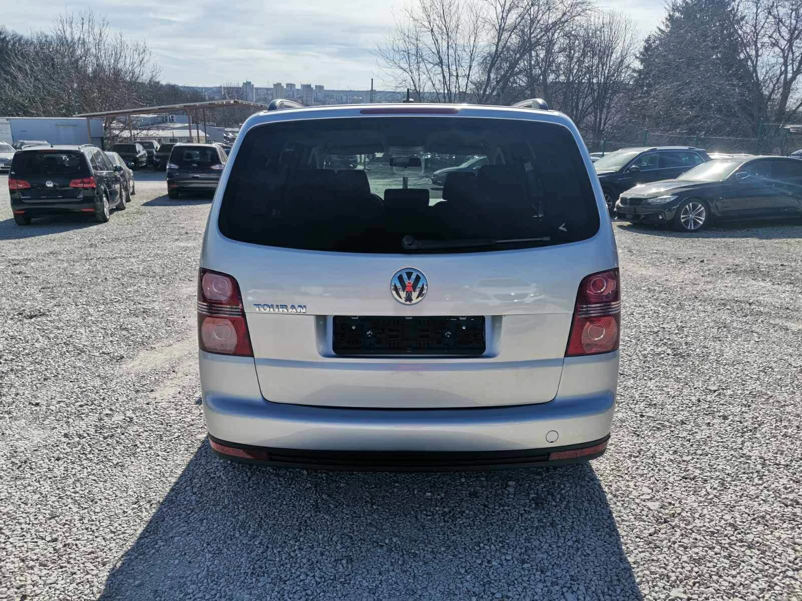VW Touran 1.6 I 102 k.c.7-МЕСТА, снимка 5 - Автомобили и джипове - 53810400