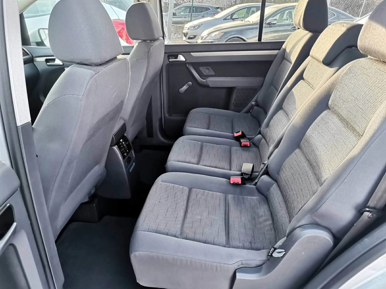 VW Touran 1.6 I 102 k.c.7-МЕСТА, снимка 11 - Автомобили и джипове - 53810400