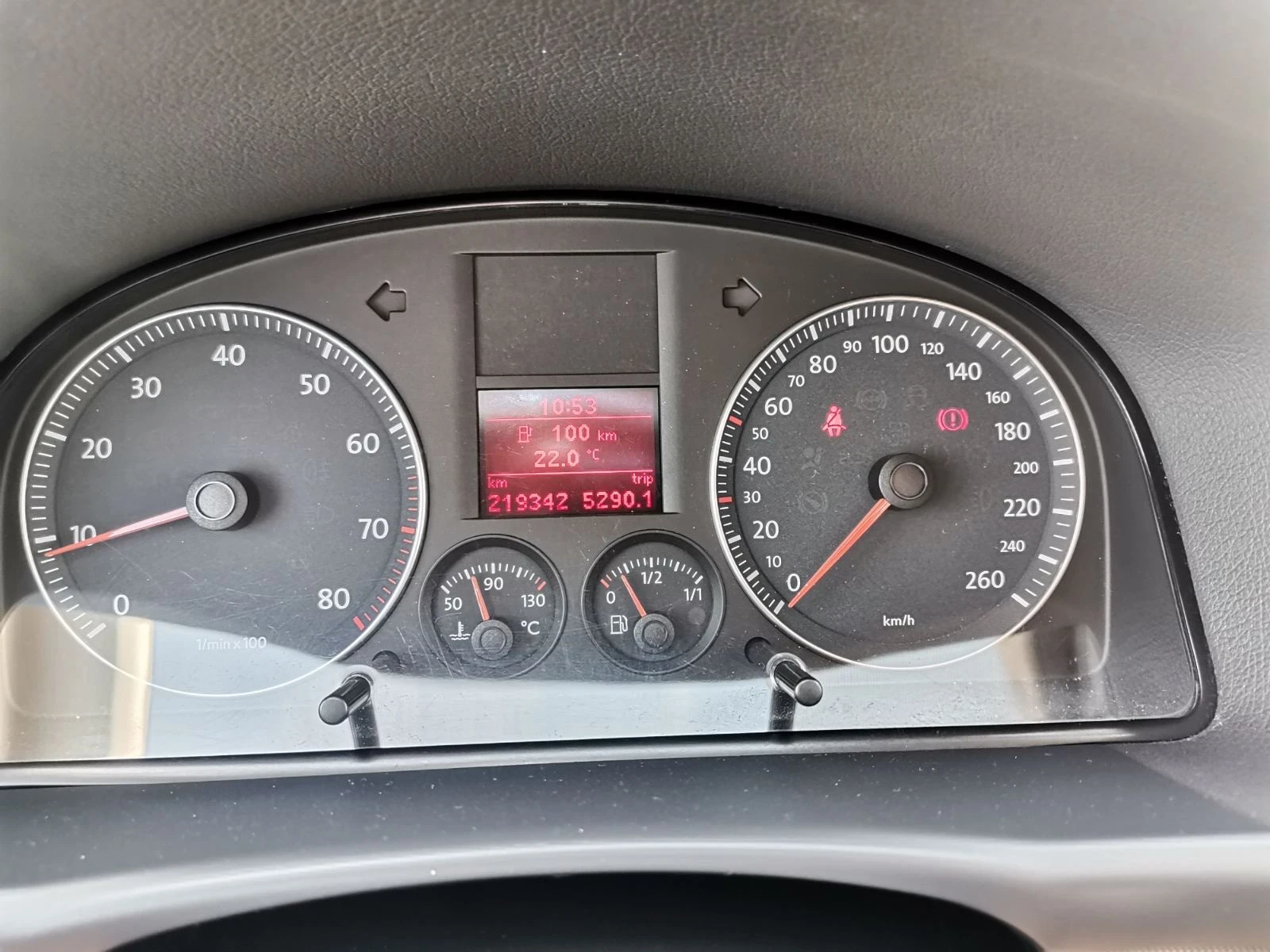 VW Touran 1.6 I 102 k.c.7-МЕСТА, снимка 11 - Автомобили и джипове - 53810400