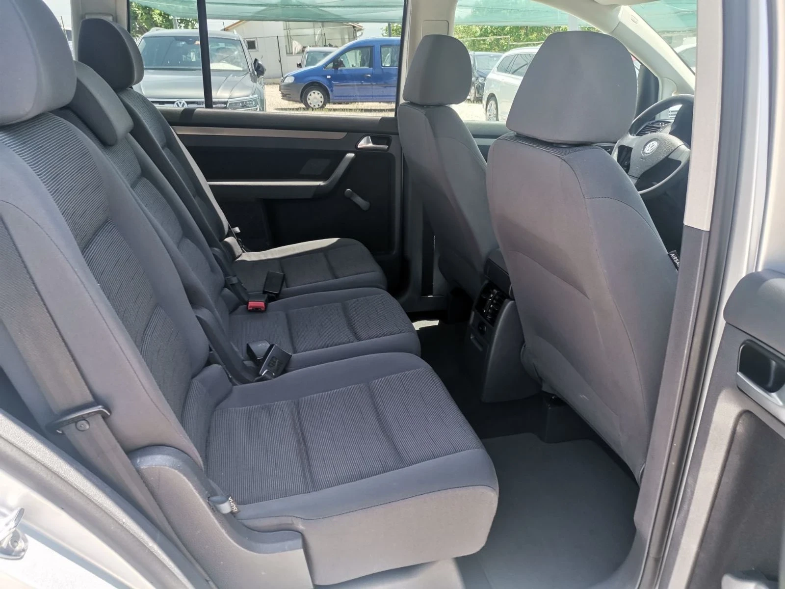VW Touran 1.6 I 102 k.c.7-МЕСТА, снимка 14 - Автомобили и джипове - 53810400