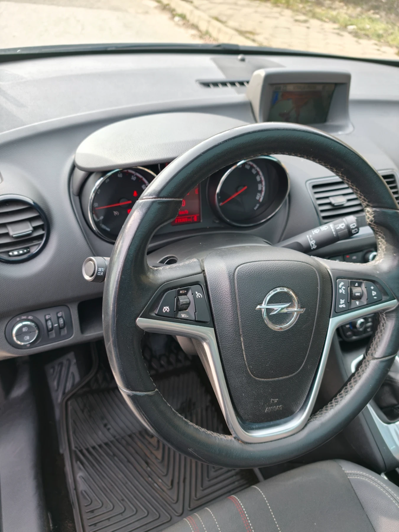 Opel Meriva 1.4Т Газ, снимка 9 - Автомобили и джипове - 53918194