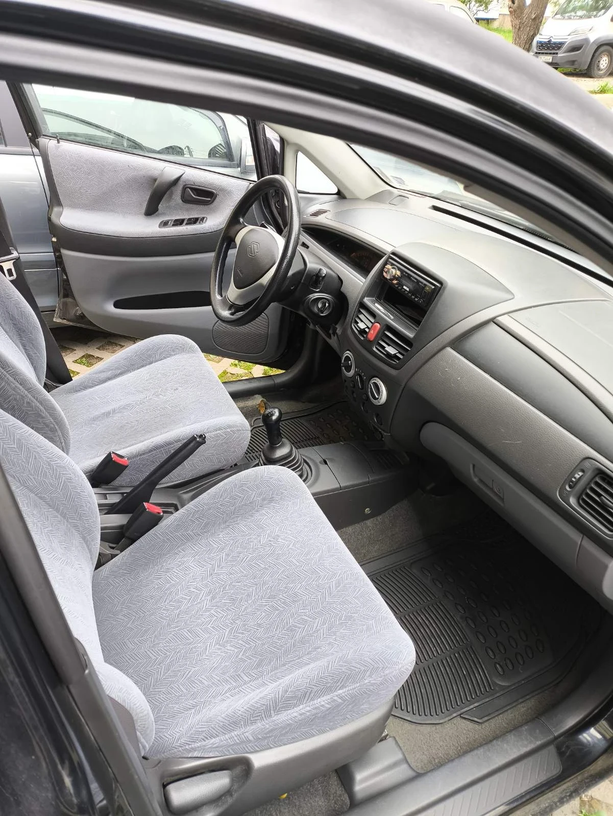 Suzuki Liana, снимка 3 - Автомобили и джипове - 54482677