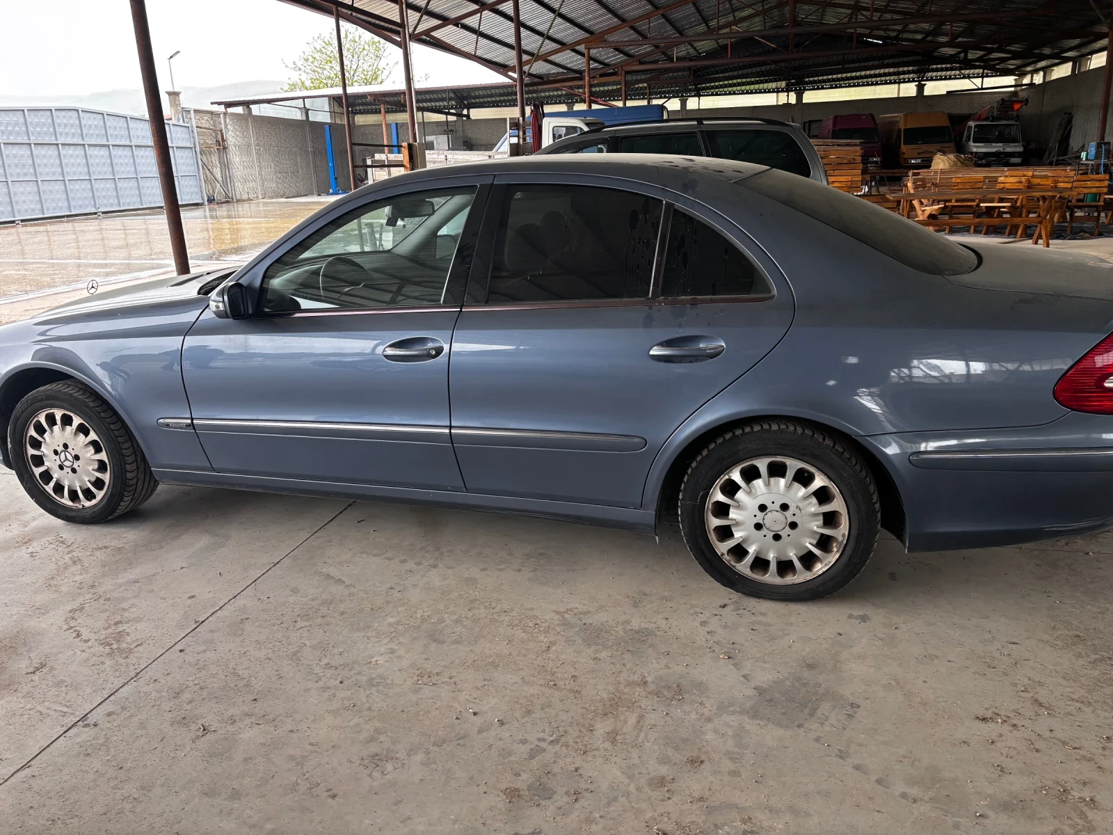Mercedes-Benz E 220, снимка 3 - Автомобили и джипове - 54370257