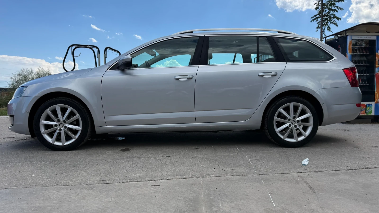 Skoda Octavia 1.6 TDI ParkAssist Distronic, снимка 3 - Автомобили и джипове - 55069303