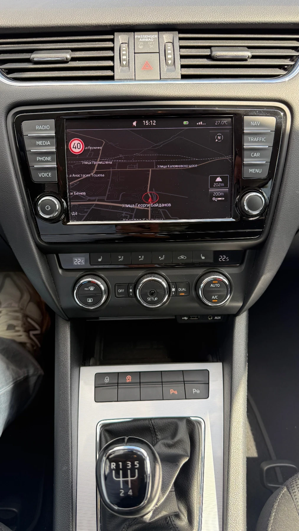 Skoda Octavia 1.6 TDI ParkAssist Distronic, снимка 11 - Автомобили и джипове - 55069303