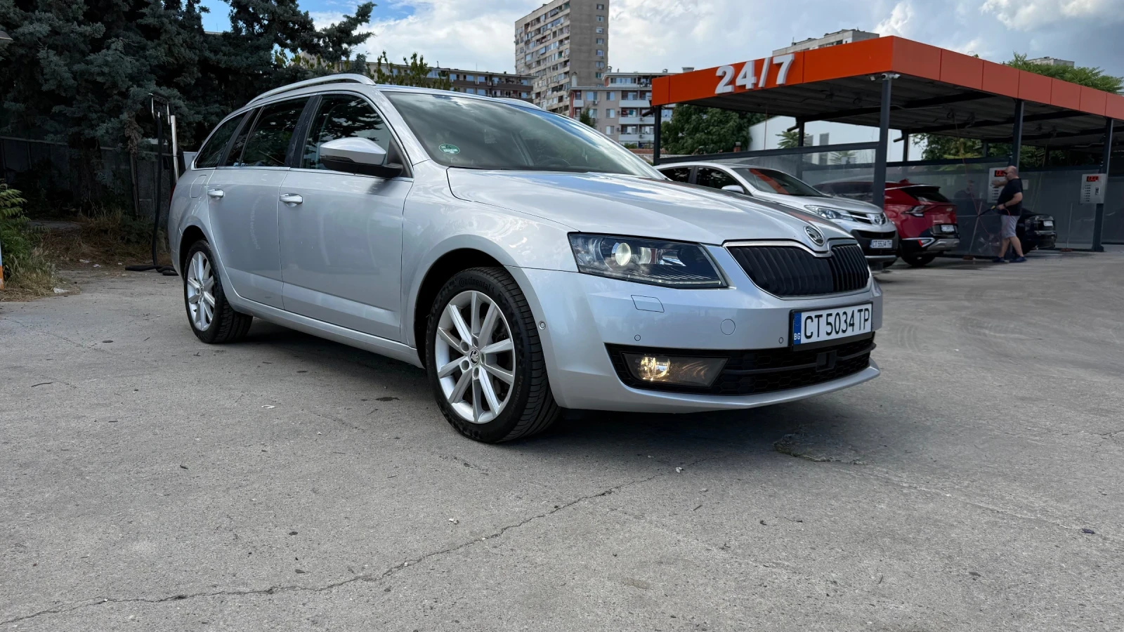 Skoda Octavia 1.6 TDI ParkAssist Distronic, снимка 8 - Автомобили и джипове - 55069303