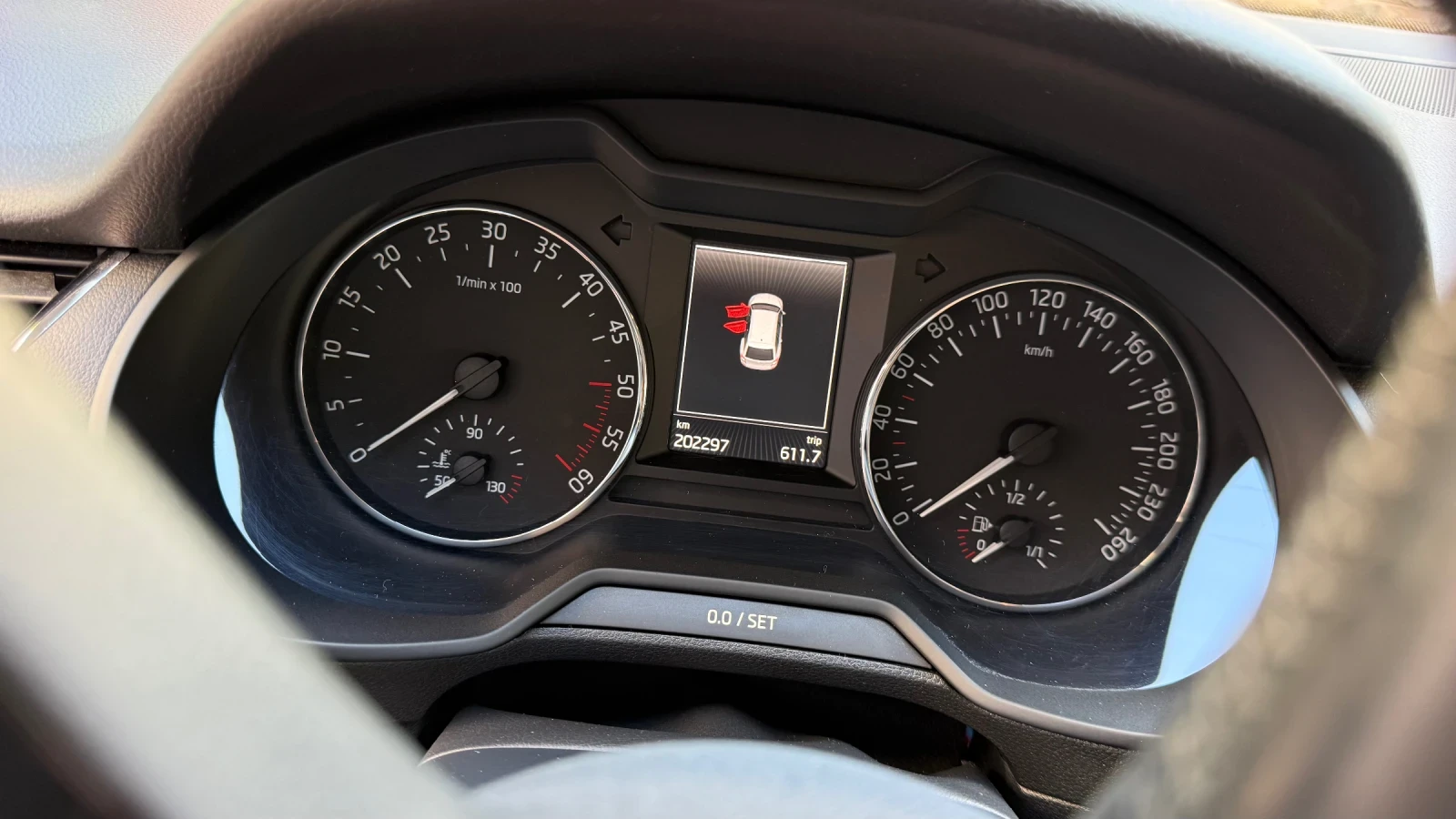 Skoda Octavia 1.6 TDI ParkAssist Distronic, снимка 16 - Автомобили и джипове - 55069303