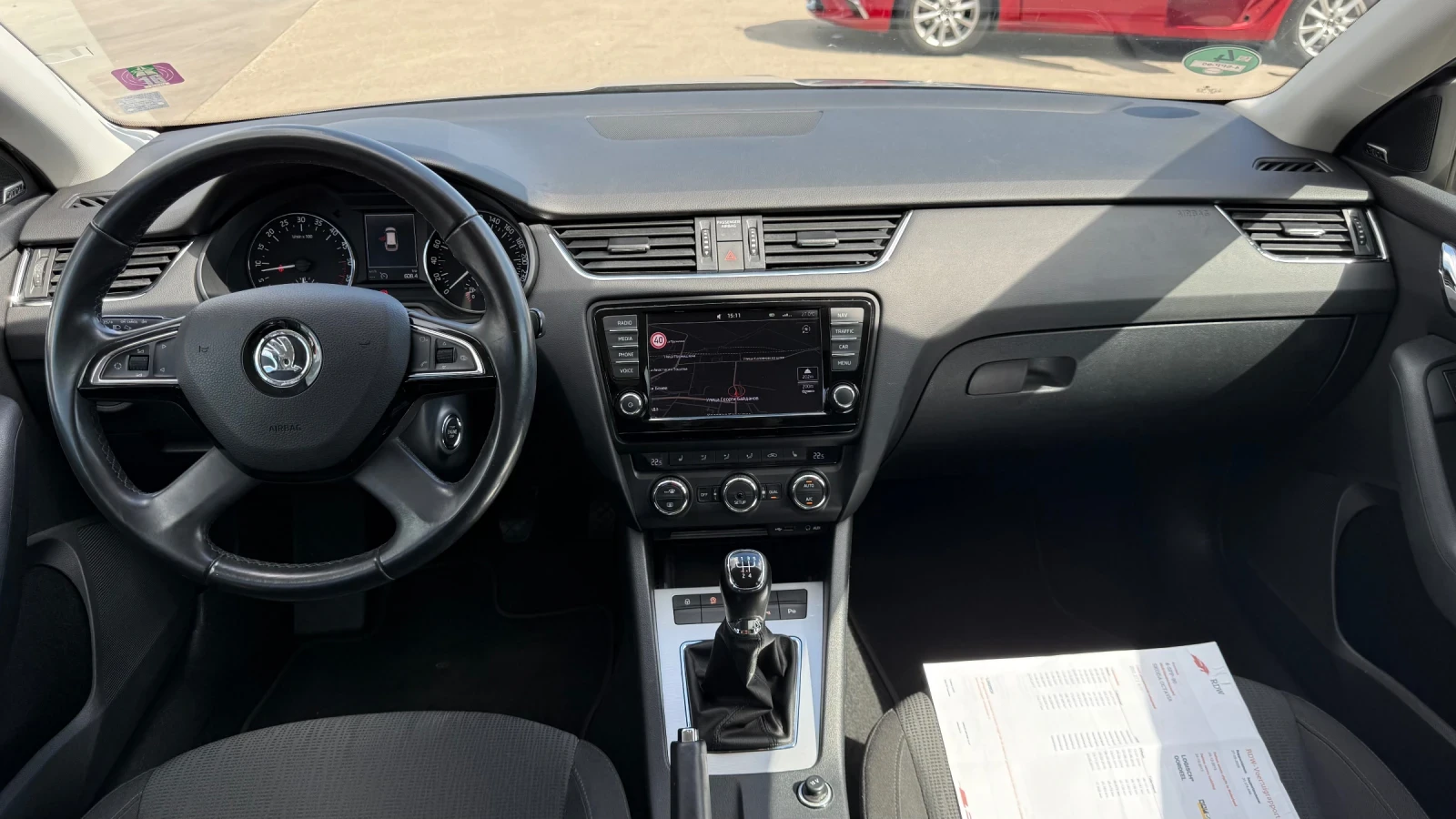 Skoda Octavia 1.6 TDI ParkAssist Distronic, снимка 10 - Автомобили и джипове - 55069303