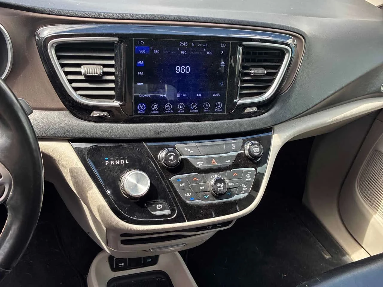 Chrysler Pacifica * Touring L Plus * АВТОКРЕДИТ БЕЗ ПЪРВОНАЧАЛНА* , снимка 9 - Автомобили и джипове - 55220981