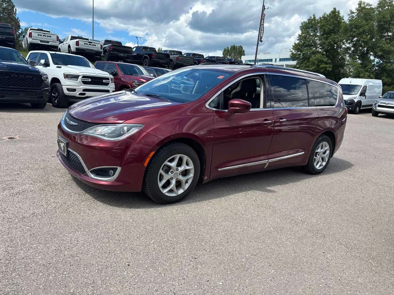 Chrysler Pacifica * Touring L Plus * АВТОКРЕДИТ БЕЗ ПЪРВОНАЧАЛНА* , снимка 2 - Автомобили и джипове - 55220981