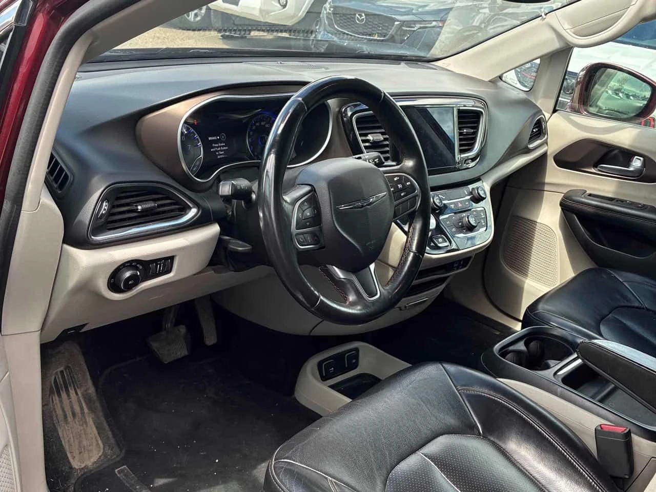 Chrysler Pacifica * Touring L Plus * АВТОКРЕДИТ БЕЗ ПЪРВОНАЧАЛНА* , снимка 5 - Автомобили и джипове - 55220981