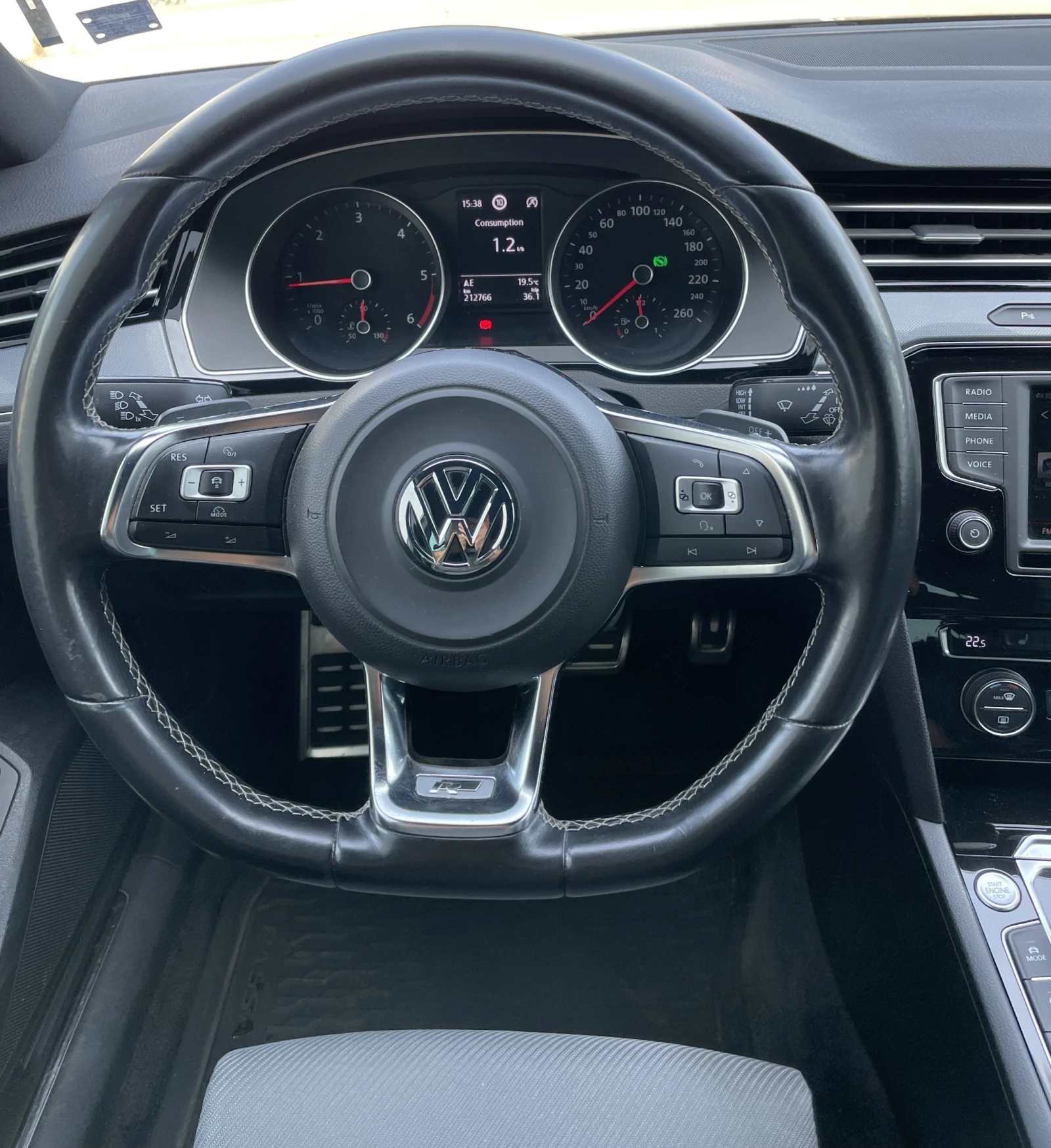 VW Passat 2.0 TDI, снимка 11 - Автомобили и джипове - 55343564
