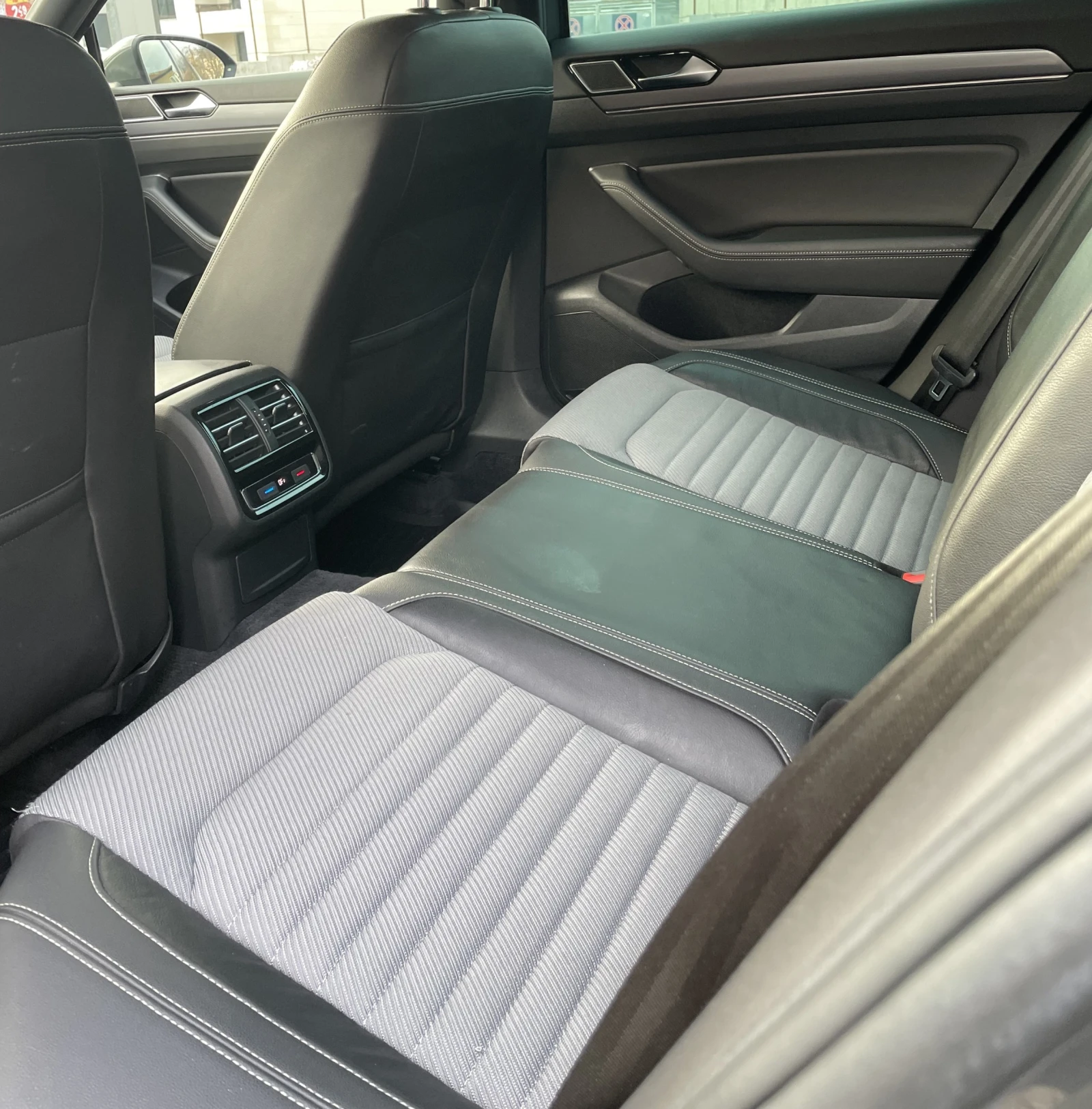 VW Passat 2.0 TDI, снимка 12 - Автомобили и джипове - 55343564