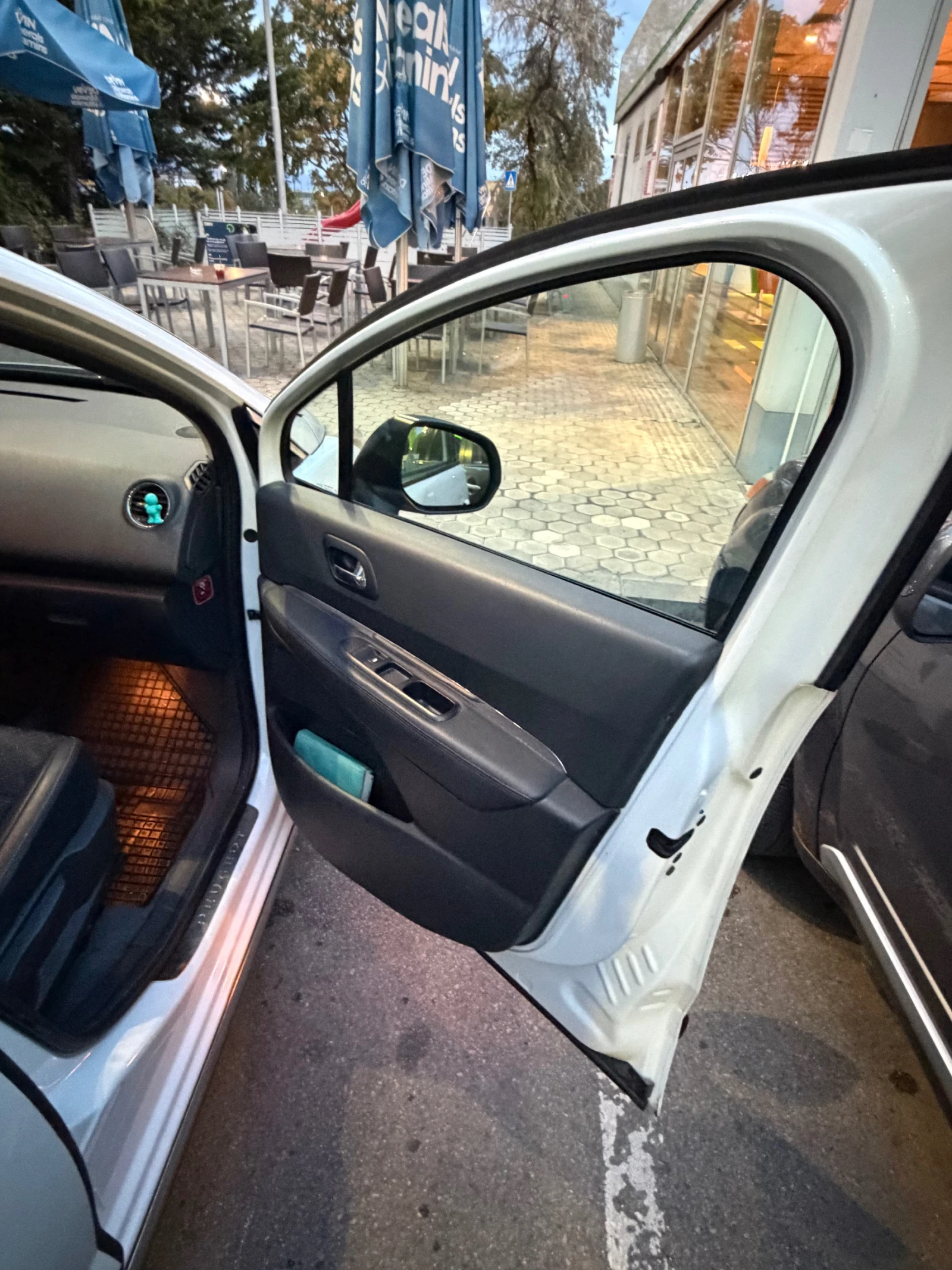 Peugeot 3008 1.6, снимка 16 - Автомобили и джипове - 56525573