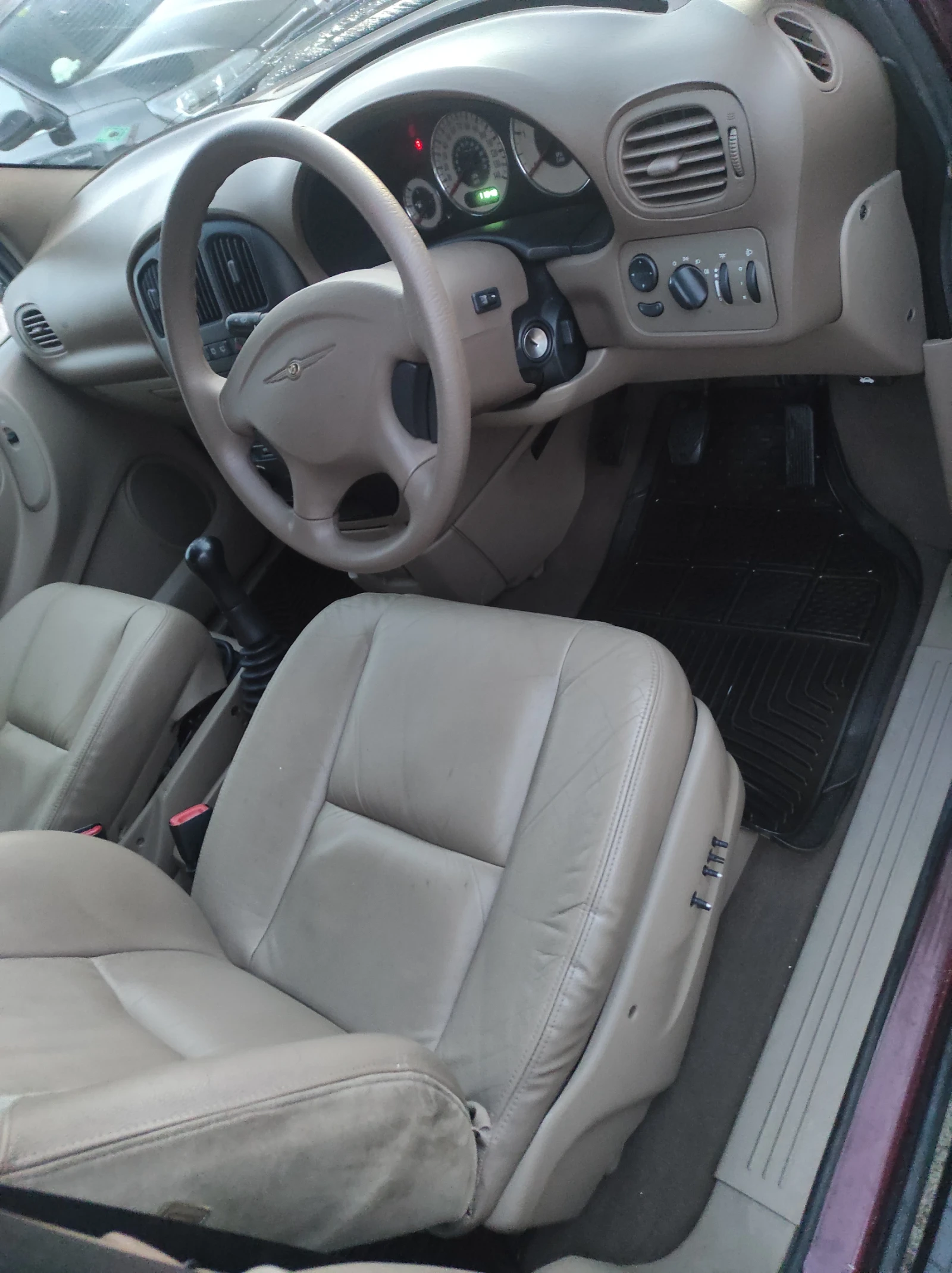 Chrysler Voyager 2.5 CRD TD, снимка 4 - Автомобили и джипове - 56696771