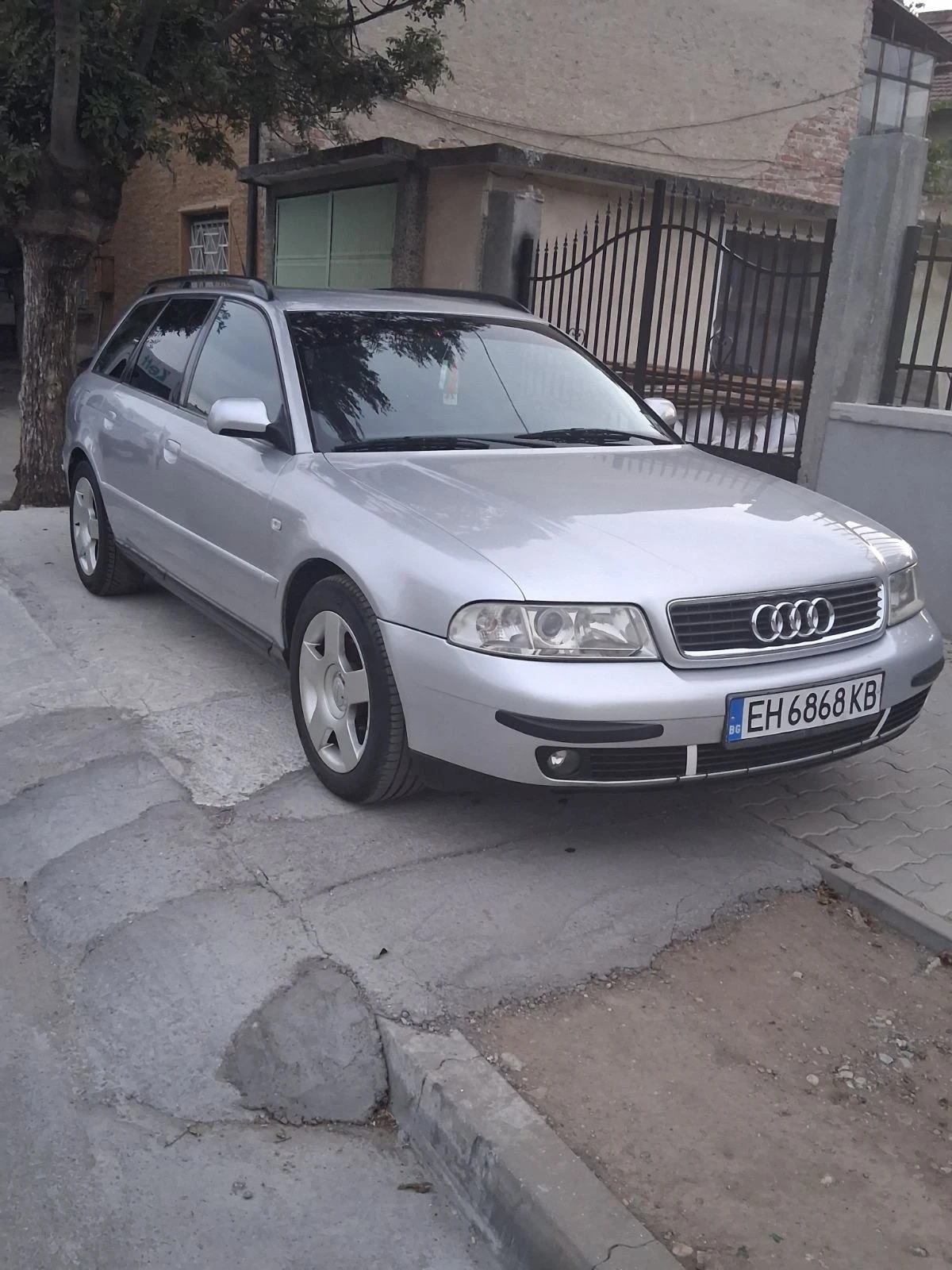 Audi A4 1.9 110КС КЛИМАТРОНИК, снимка 3 - Автомобили и джипове - 56748132