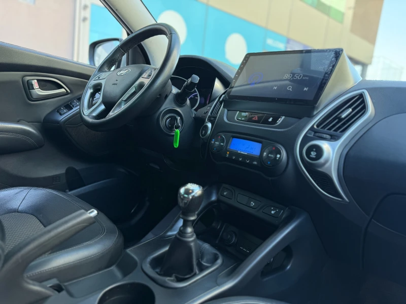 Hyundai IX35 6 МЕСЕЦА ГАРАНЦИЯ/2.0CRDI 136к.с. Кожа/Подгрев, снимка 17 - Автомобили и джипове - 52447036