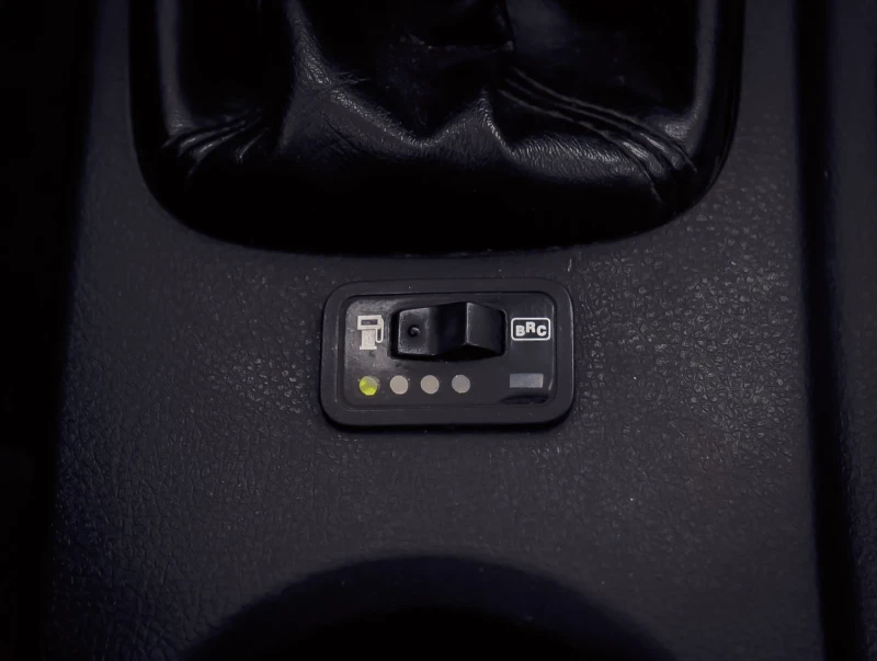 Mitsubishi Outlander, снимка 16 - Автомобили и джипове - 53407374