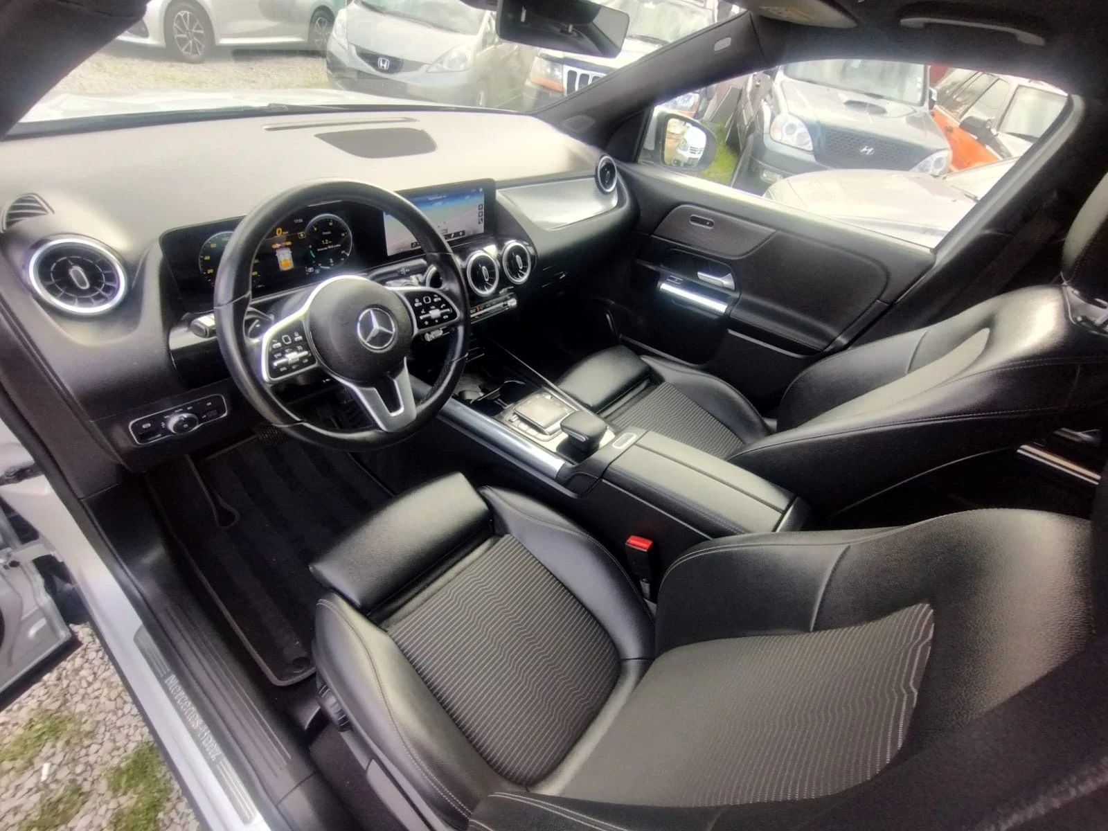Mercedes-Benz GLA 250   MERCEDES GLA 250 8500КМ РЕАЛНИ - изображение 9