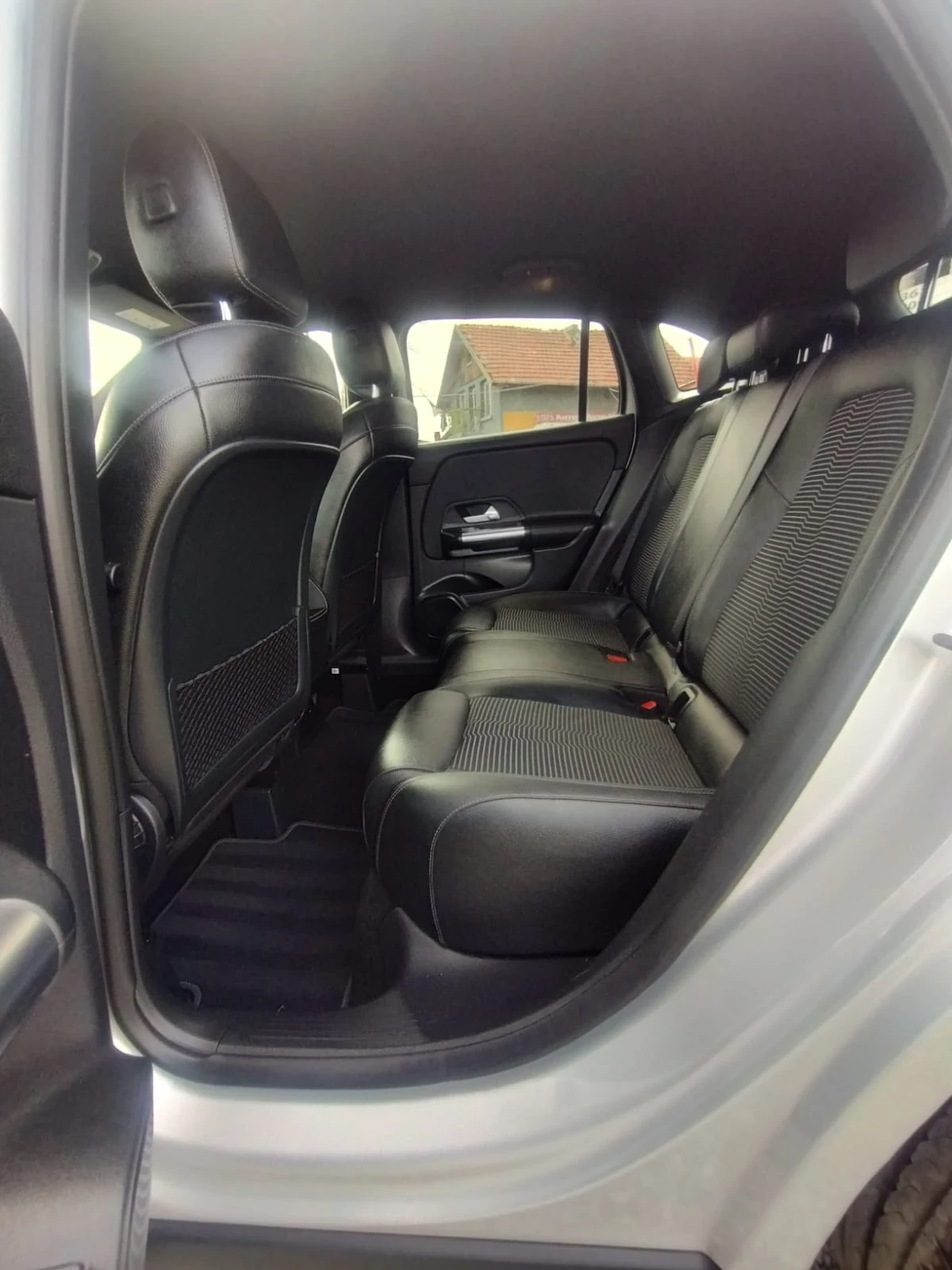 Mercedes-Benz GLA 250   MERCEDES GLA 250 8500КМ РЕАЛНИ - изображение 10