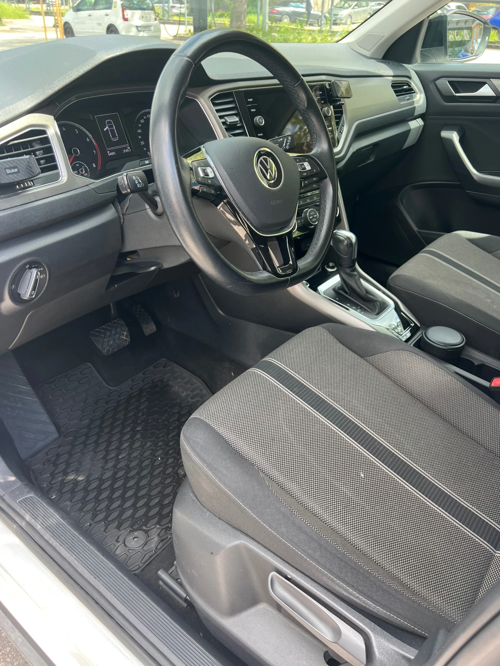 VW T-Roc, снимка 8 - Автомобили и джипове - 54293971