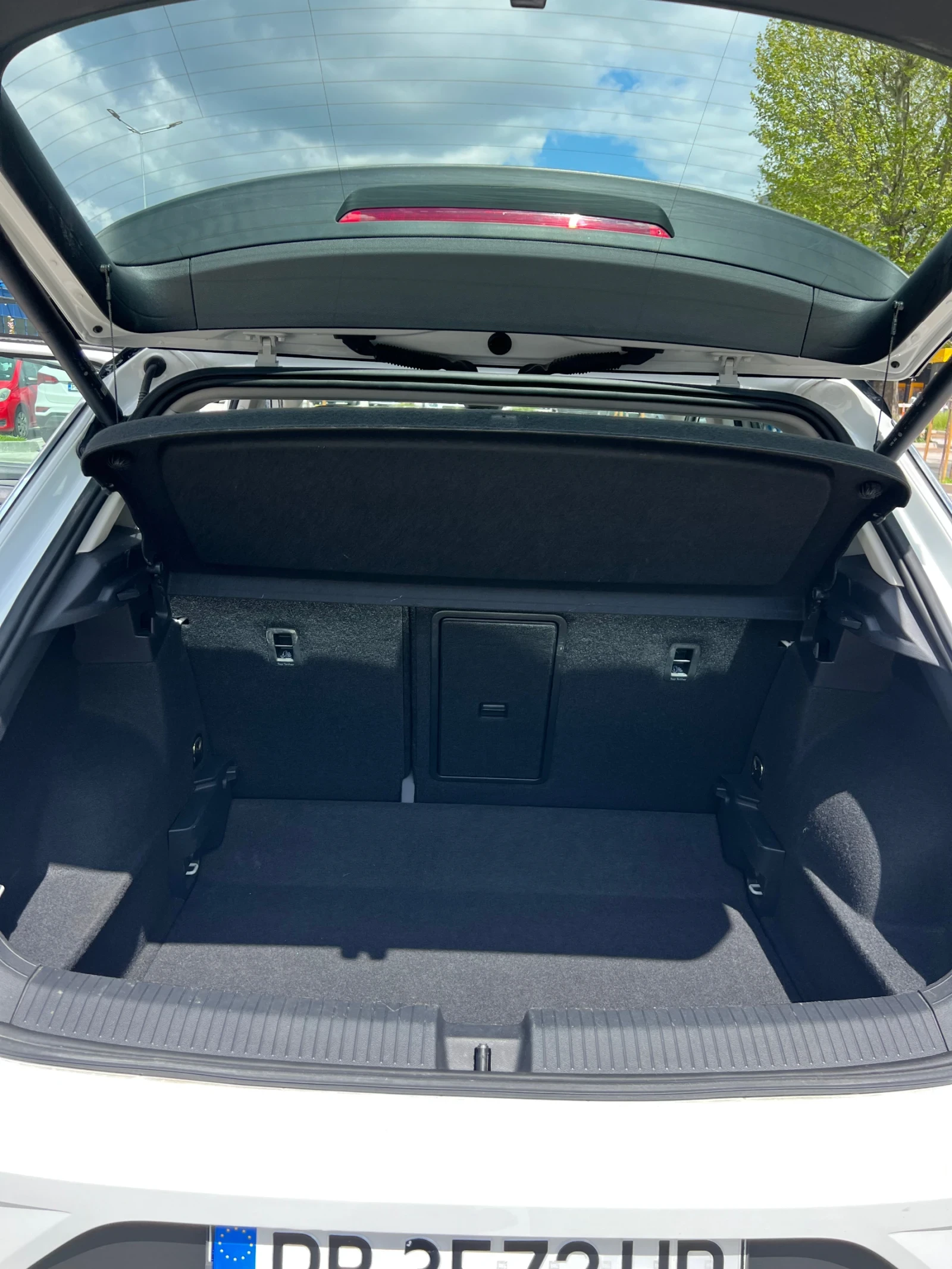 VW T-Roc, снимка 14 - Автомобили и джипове - 54293971