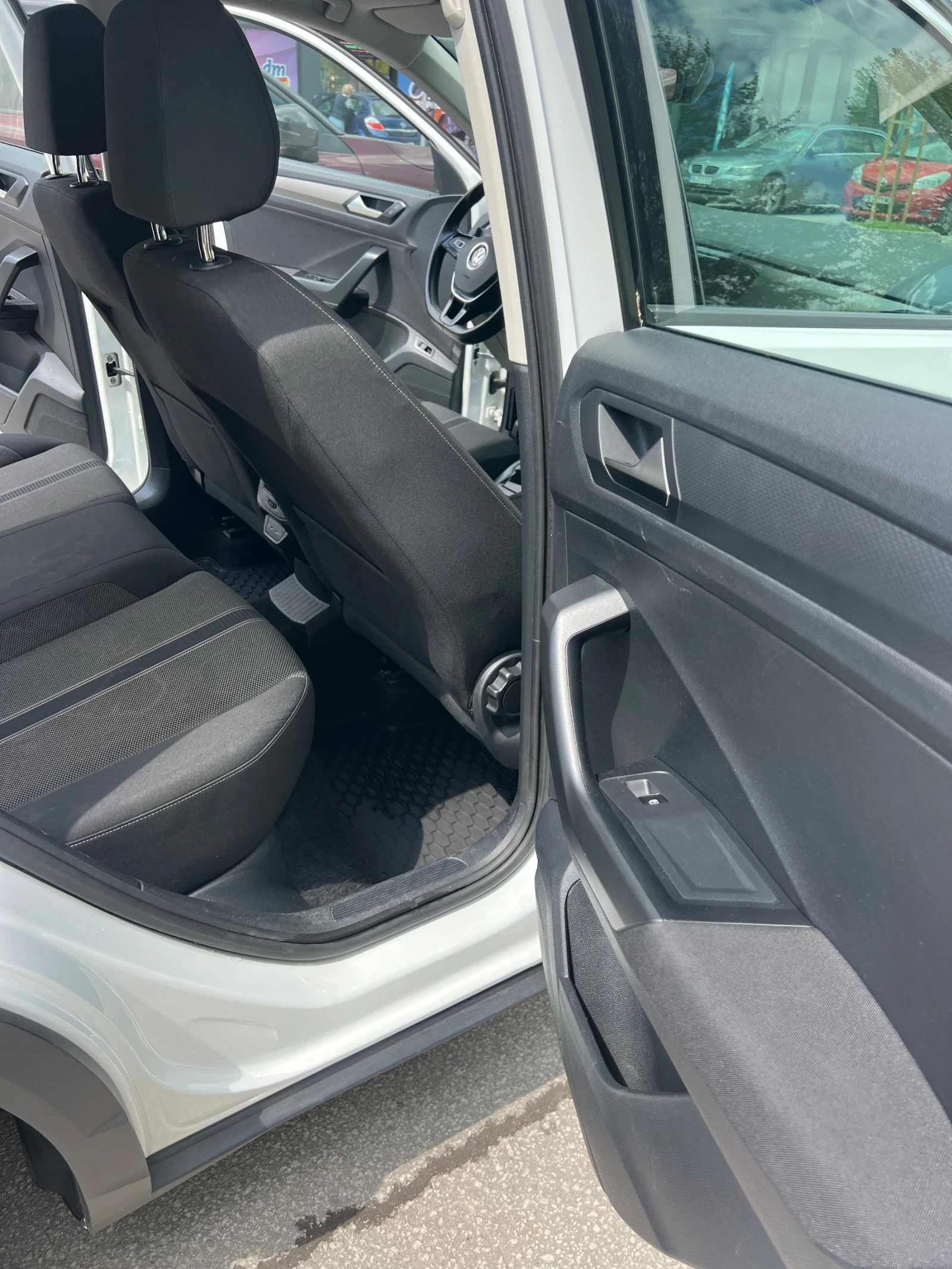 VW T-Roc, снимка 12 - Автомобили и джипове - 54293971