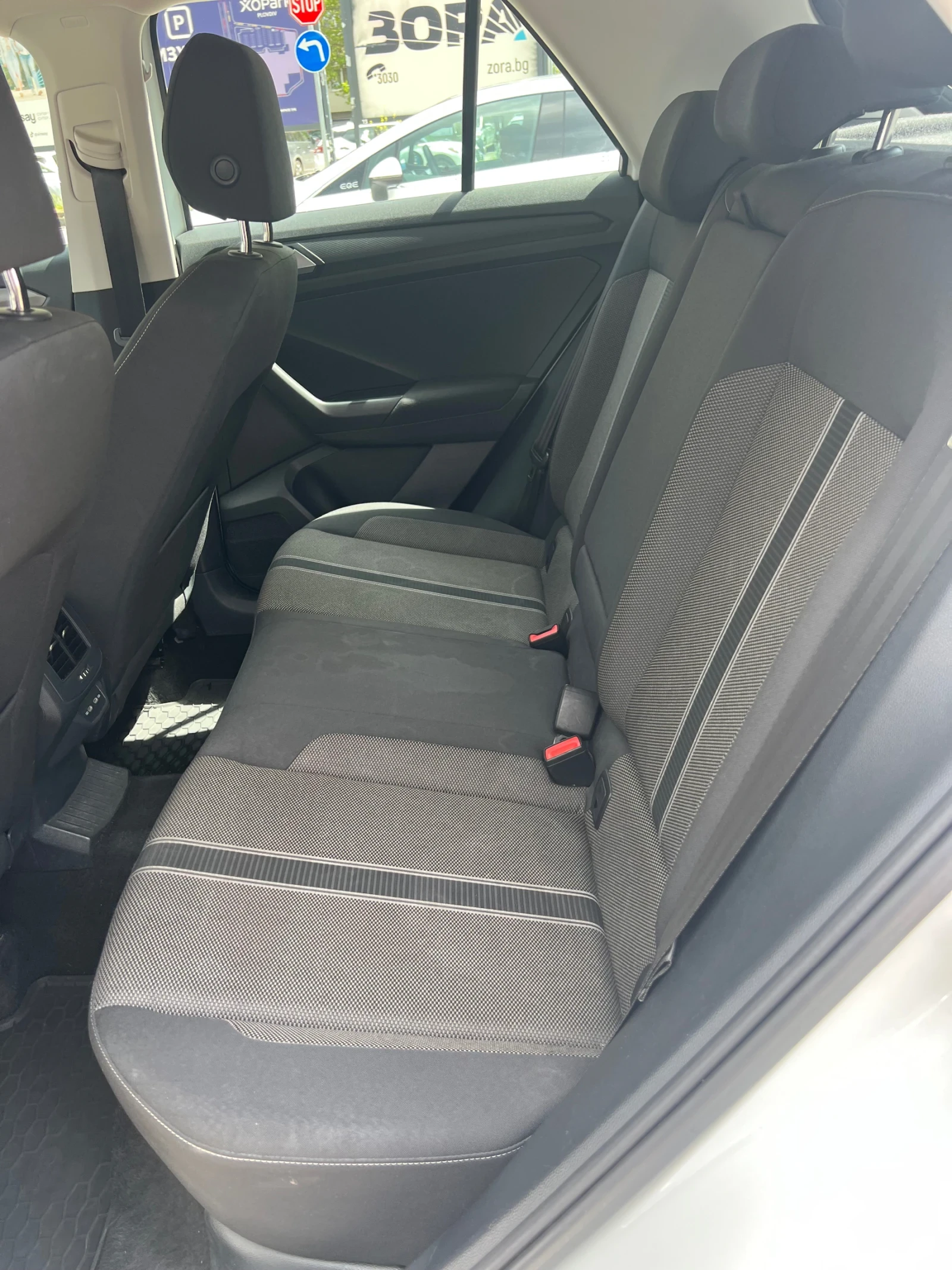 VW T-Roc, снимка 10 - Автомобили и джипове - 54293971